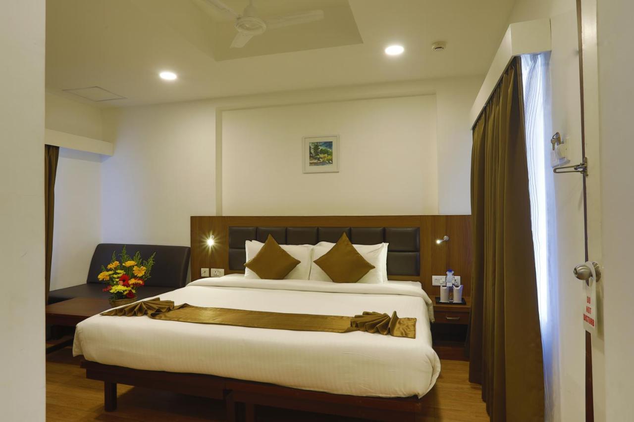 Hotel Panchavady Tiruvalla Buitenkant foto