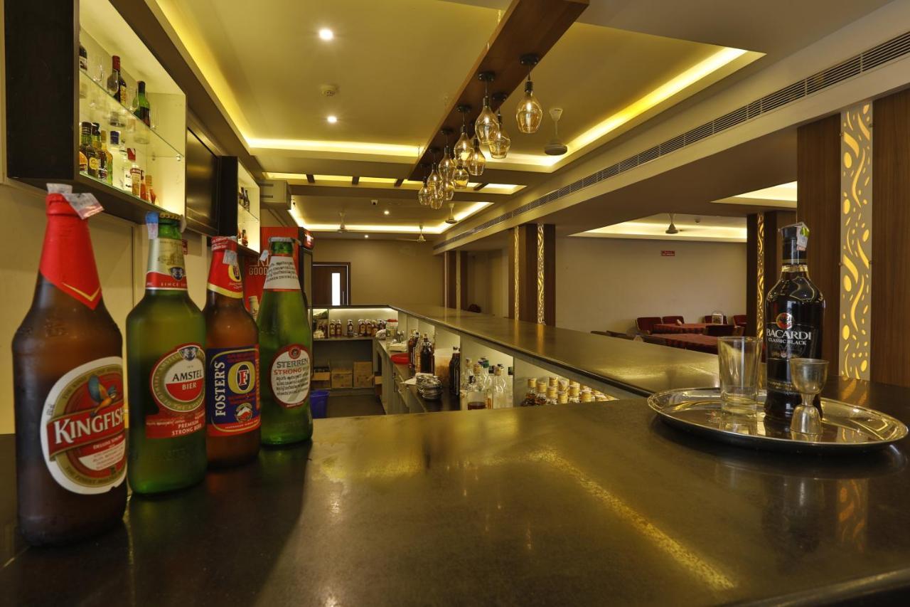Hotel Panchavady Tiruvalla Buitenkant foto
