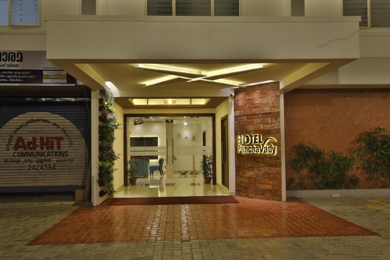 Hotel Panchavady Tiruvalla Buitenkant foto