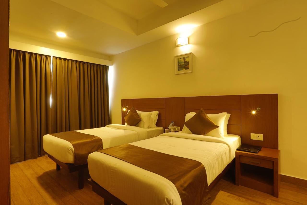 Hotel Panchavady Tiruvalla Buitenkant foto