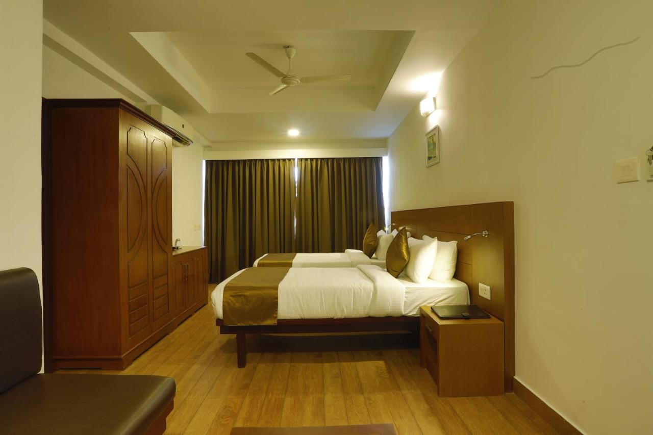 Hotel Panchavady Tiruvalla Buitenkant foto